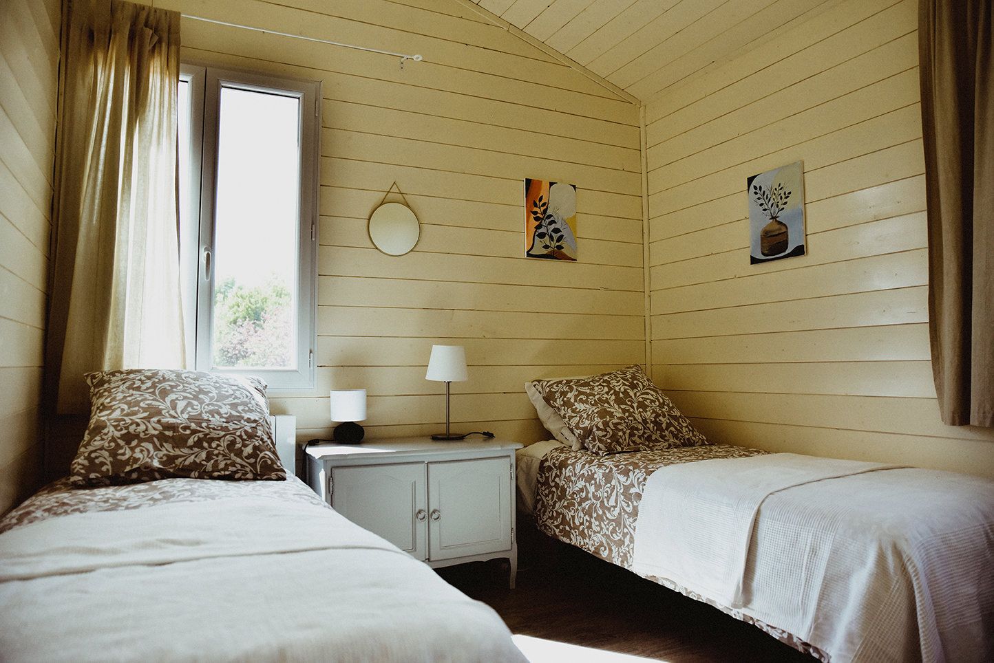 Seconde chambre twin à l'étage de la Maison Les Terrasses Seconde chambre twin à l'étage de la Maison Les Terrasses