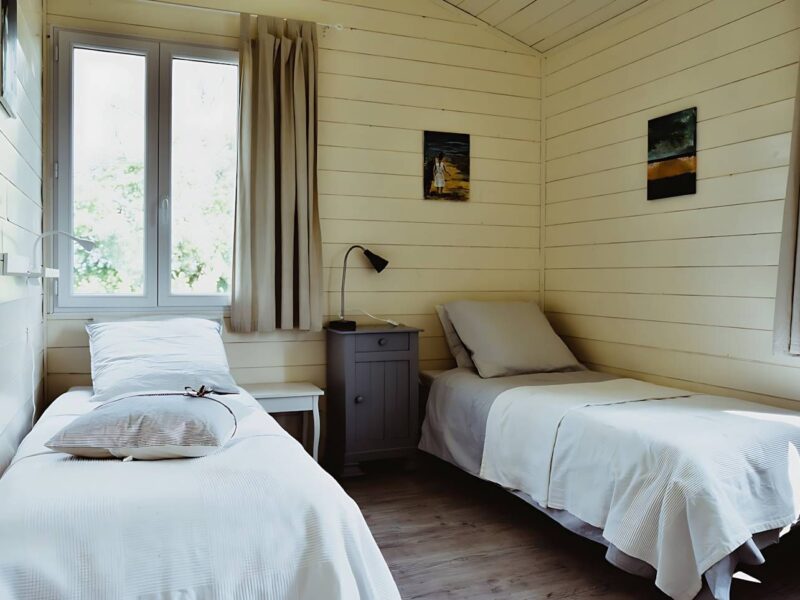 Chambre twin avec deux lits simples 80x200, étage du gîte