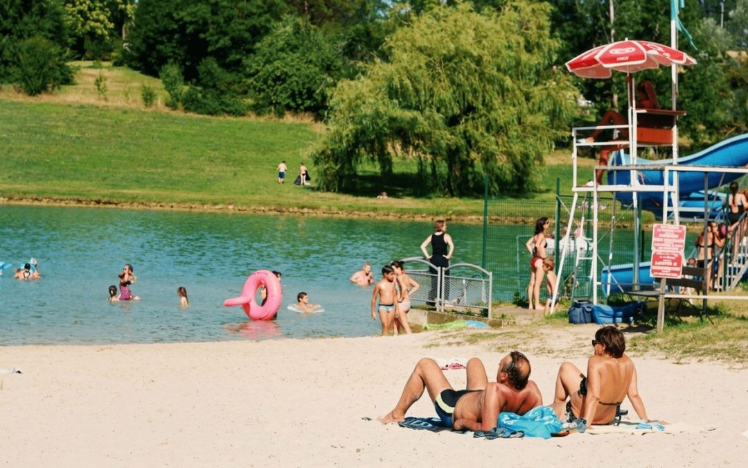 Le lac de Lougratte et sa plage surveillée, à 15 minutes de Villeréal