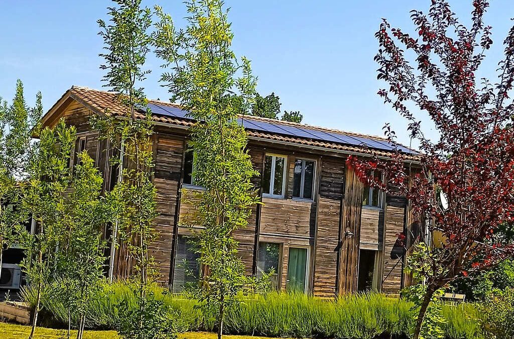 Architecture en bois inspirée des séchoirs à tabac du Lot-et-Garonne