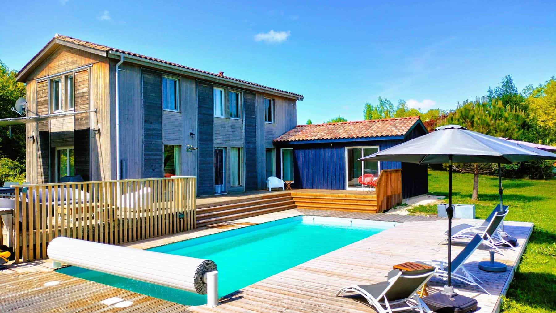 Maison en bois contemporaine et sa piscine chauffée privée, Dévillac 47