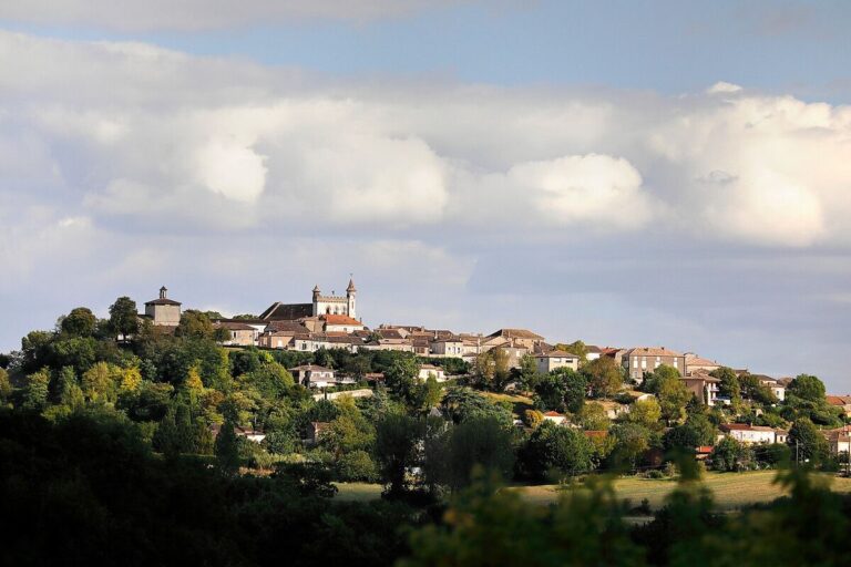 The bastide of Monflanquin perched on its hill