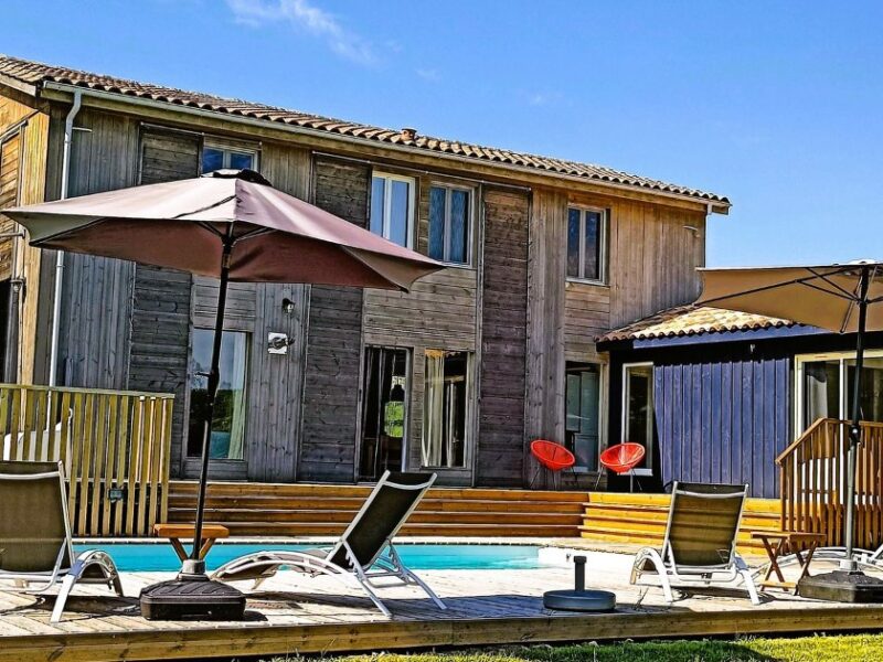 La maison en bois et sa piscine chauffée, Maison Les Terrasses à Dévillac